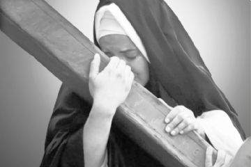 Immagine raffigurante la Vergine Maria nel momento del dolore, tradizionalmente venerata come Addolorata nella devozione cristiana.