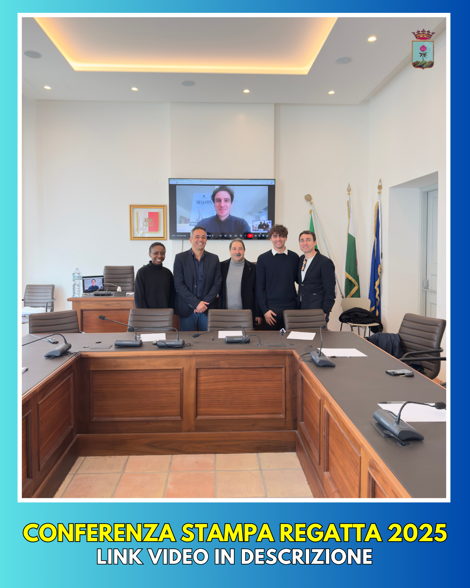 Fotografia del Sindaco e altri partecipanti alla conferenza stampa