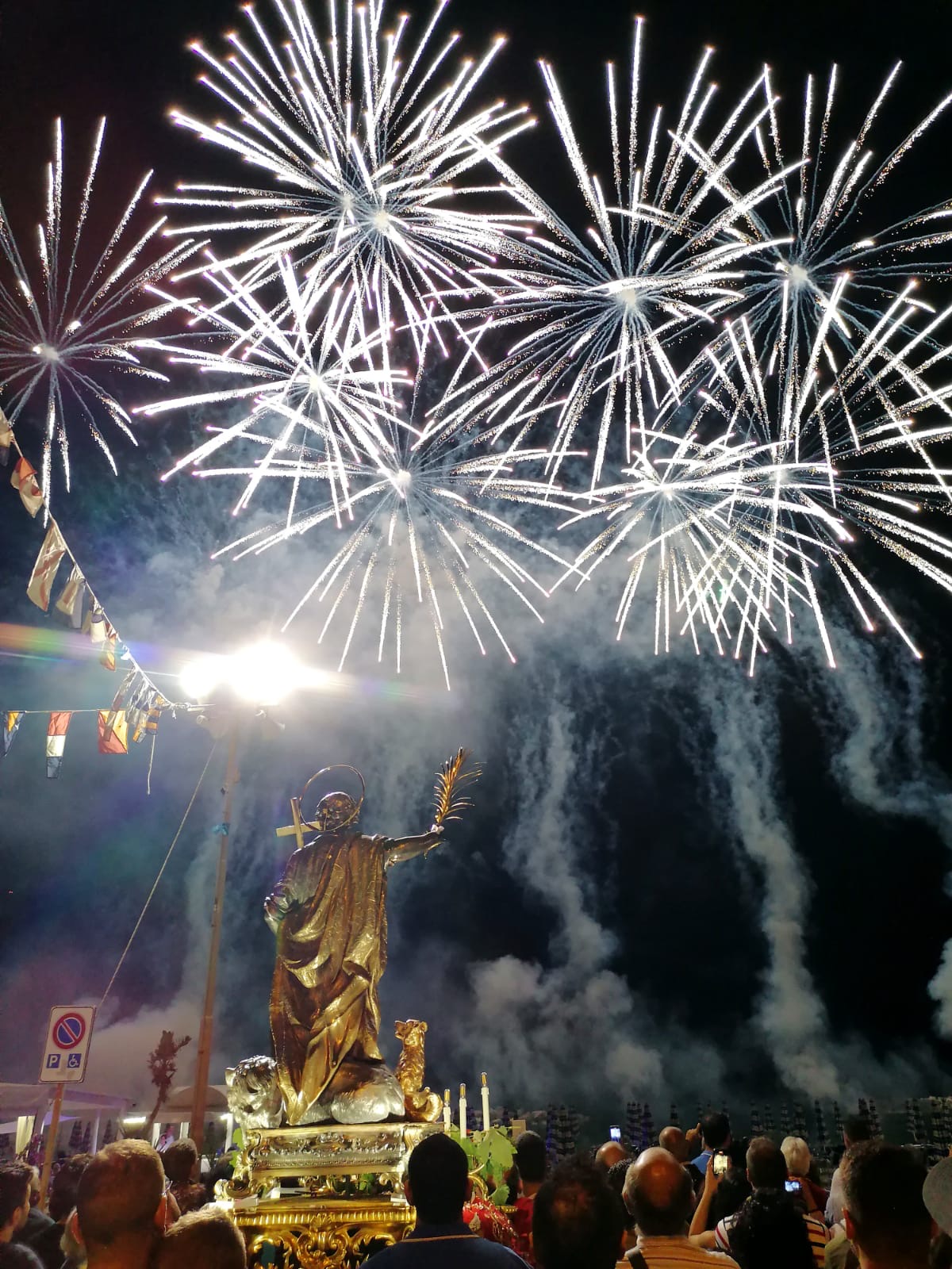 un'immagine durante la festa patronale
